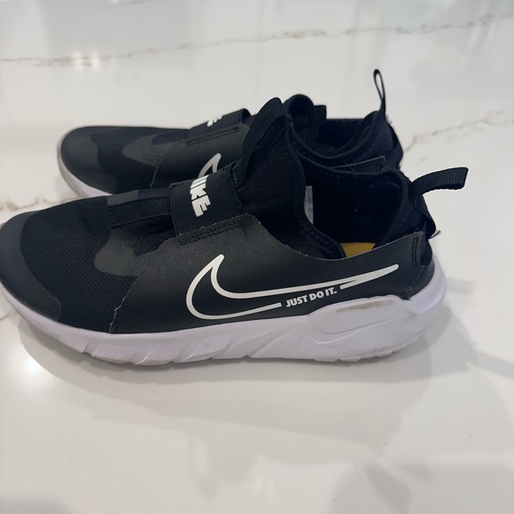 Nike Kids Black and White Just Do It Slip On Sneakers - Picture 2 of 4